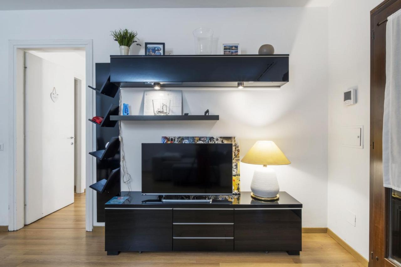 Cozy & Comfy Apt In Navigli Area Milan Exterior photo